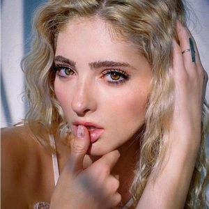 Meet your Posher, Adie